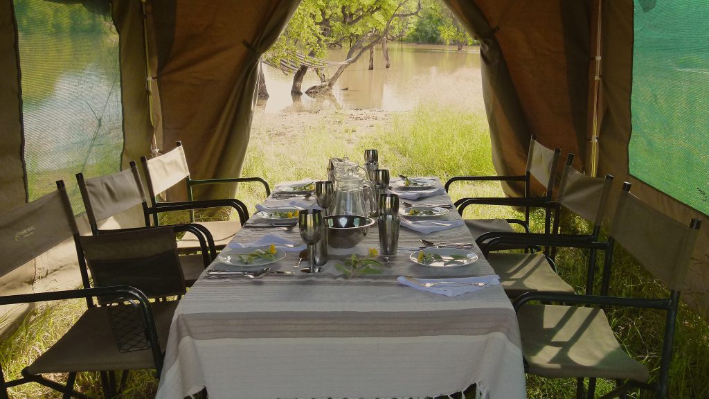 Eten tijdens glamping safari te paard