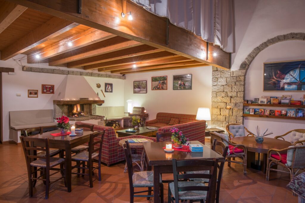 Zitkamer op de stal voor de paardrijvakanties in Italië