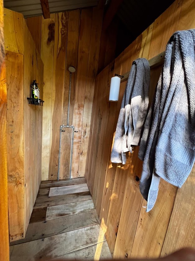 Douche tijdens een paardrijvakantie in Patagonië Argentinië
